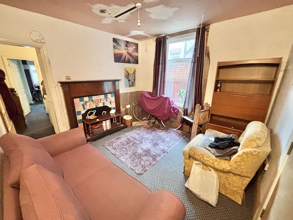 Property photo 2 of 12