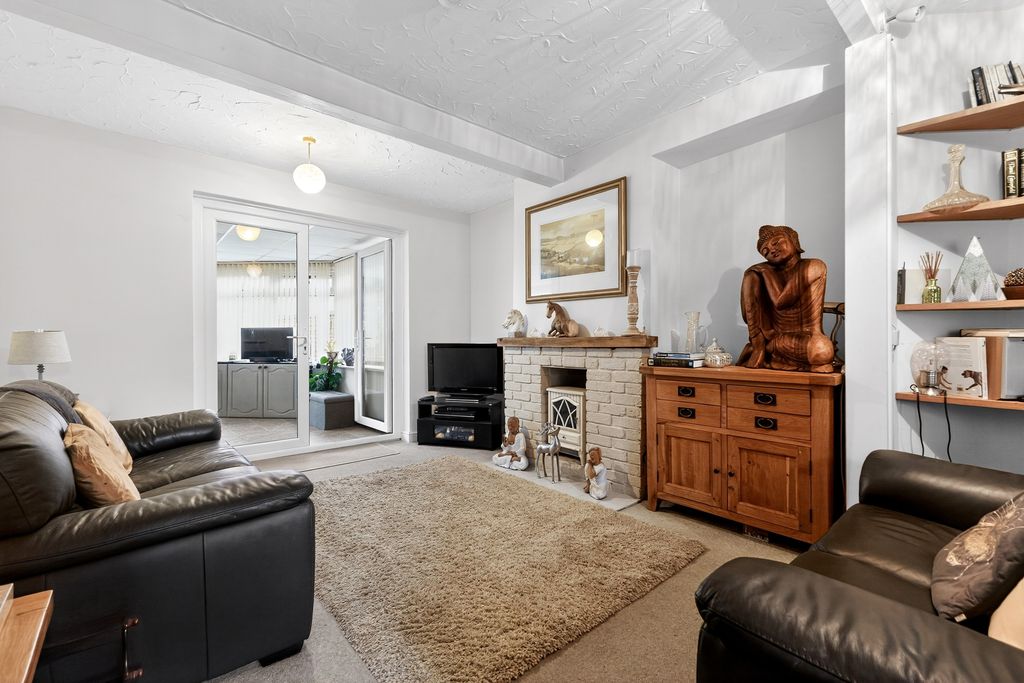 Property photo 2 of 20