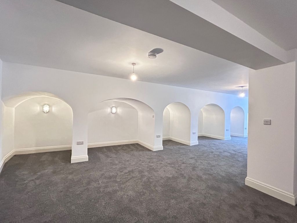 Property photo 3 of 8 Picture 3