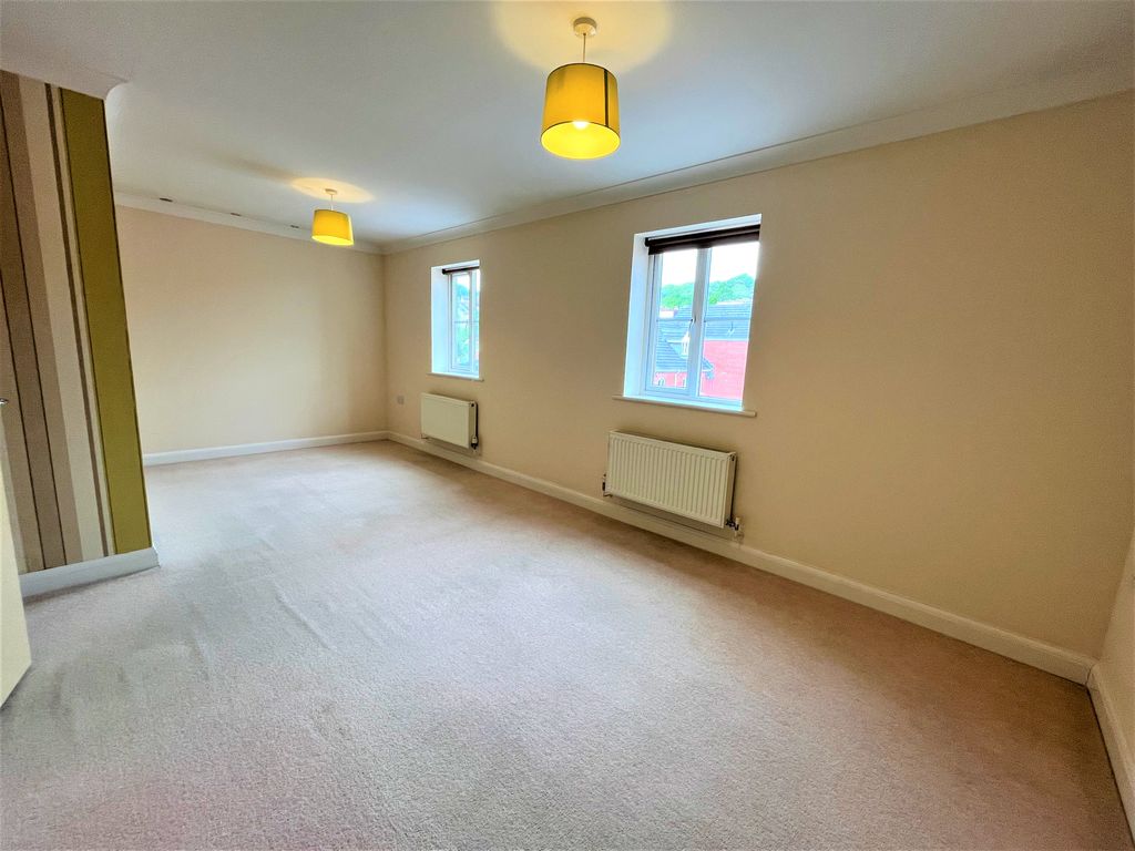 Property photo 3 of 6 Living Room