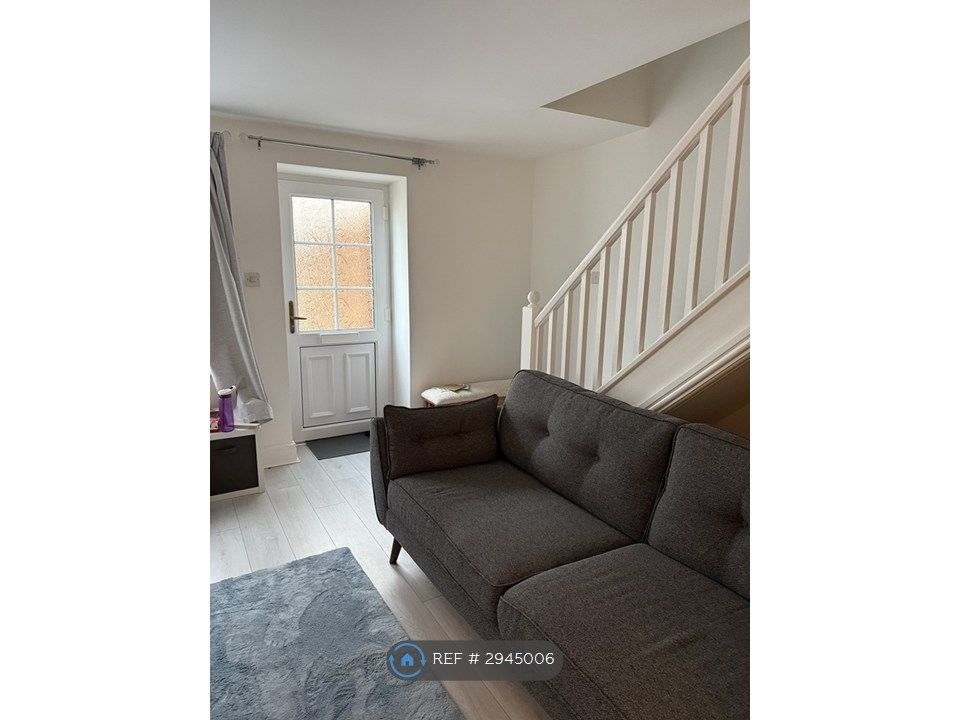 Property photo 2 of 9 Lounge