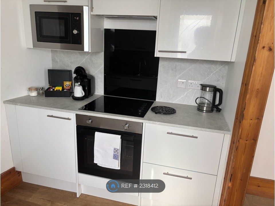 Property photo 3 of 6 Shared Kitchen