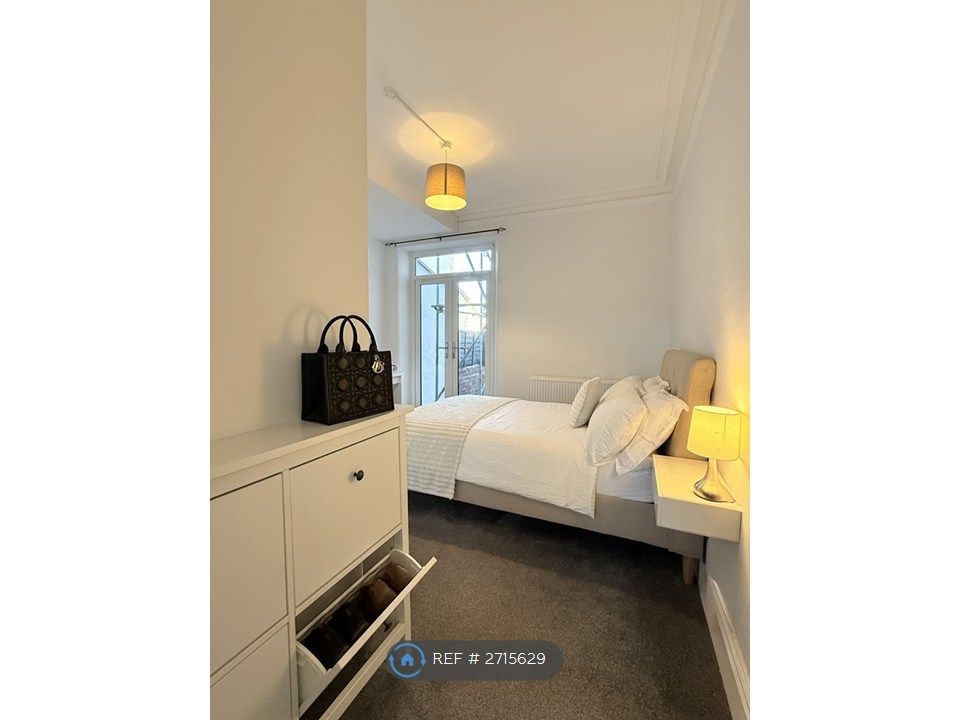 Property photo 1 of 14 Bedroom