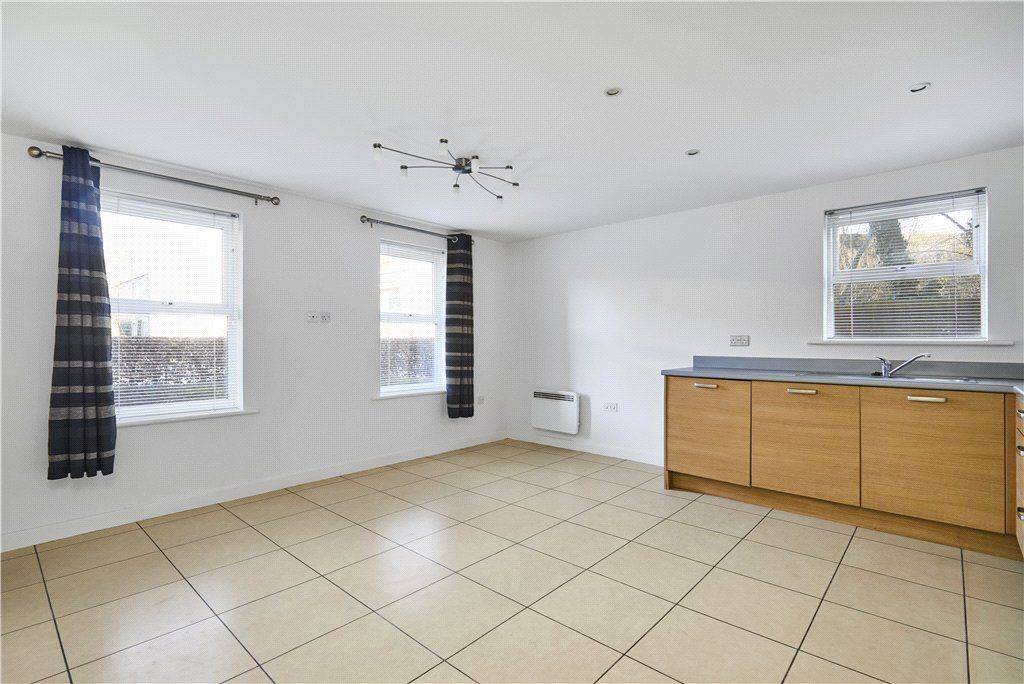 Property photo 3 of 9 Living Kitchen