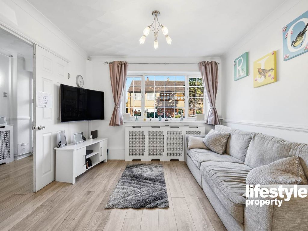 Property photo 2 of 15 Lounge 2