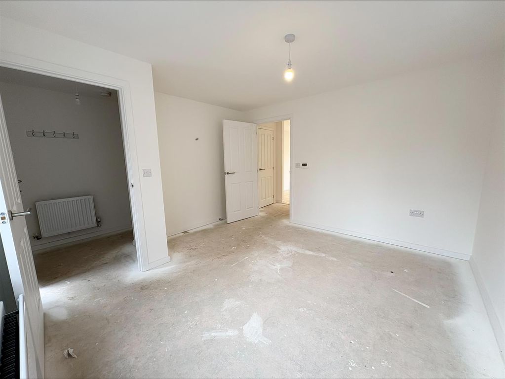 Property photo 3 of 11 2 Living Room.Jpeg