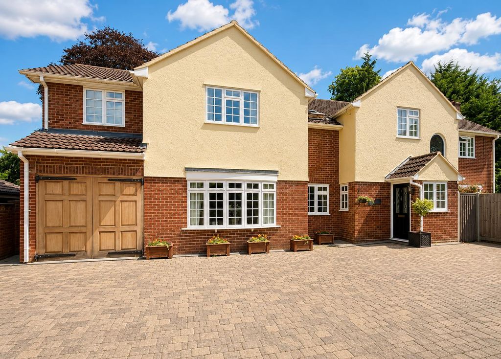 Property photo 1 of 44 8D089621-5E32-4370-A9B4-5Fec17Bb00Bb.Png