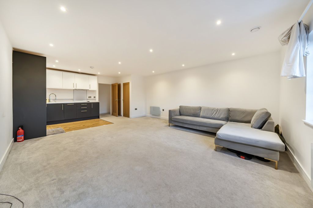 Property photo 2 of 12 1428843-11-69B53c...