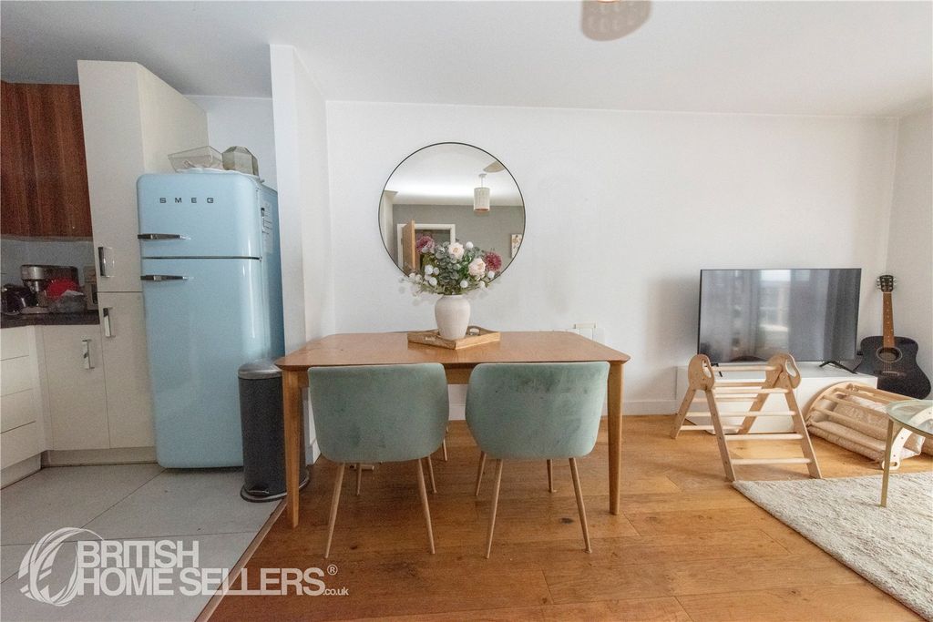 Property photo 3 of 24 Picture No. 14