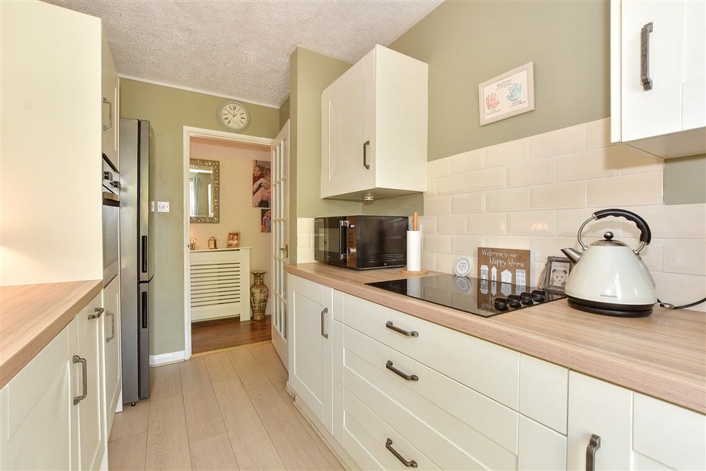 Property photo 2 of 12 Kitchen