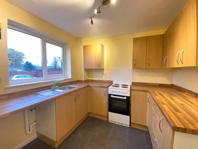 Property photo 2 of 7 Kitchen