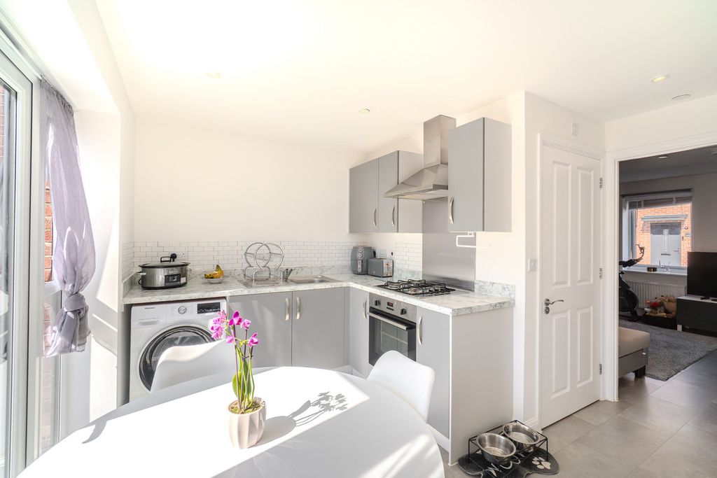 Property photo 2 of 21