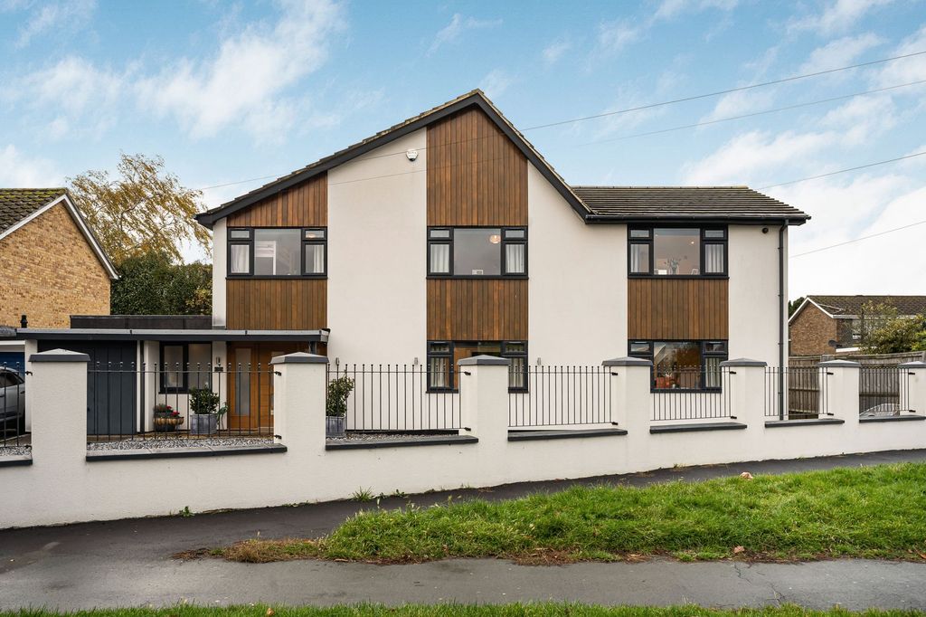 Property photo 1 of 28