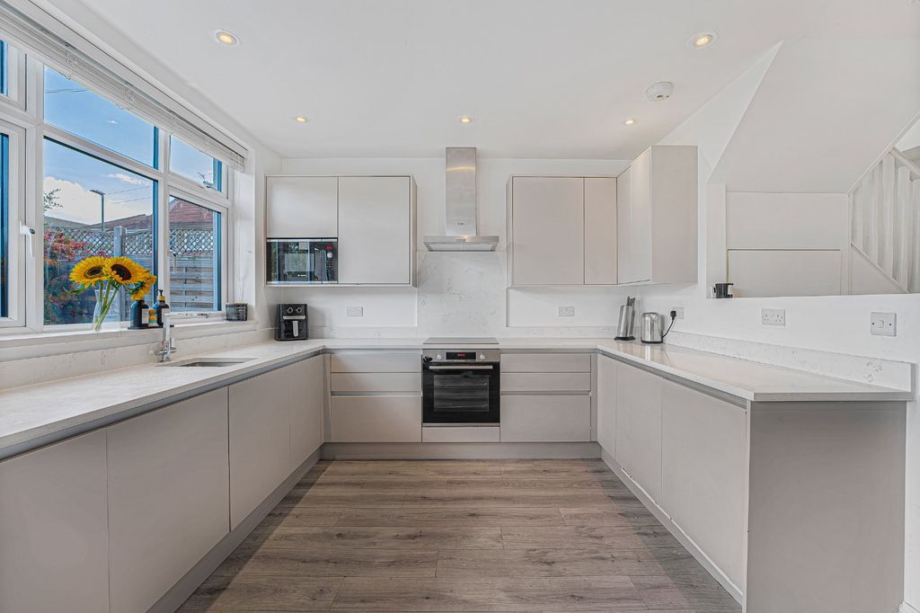 Property photo 3 of 24 Picture No. 04