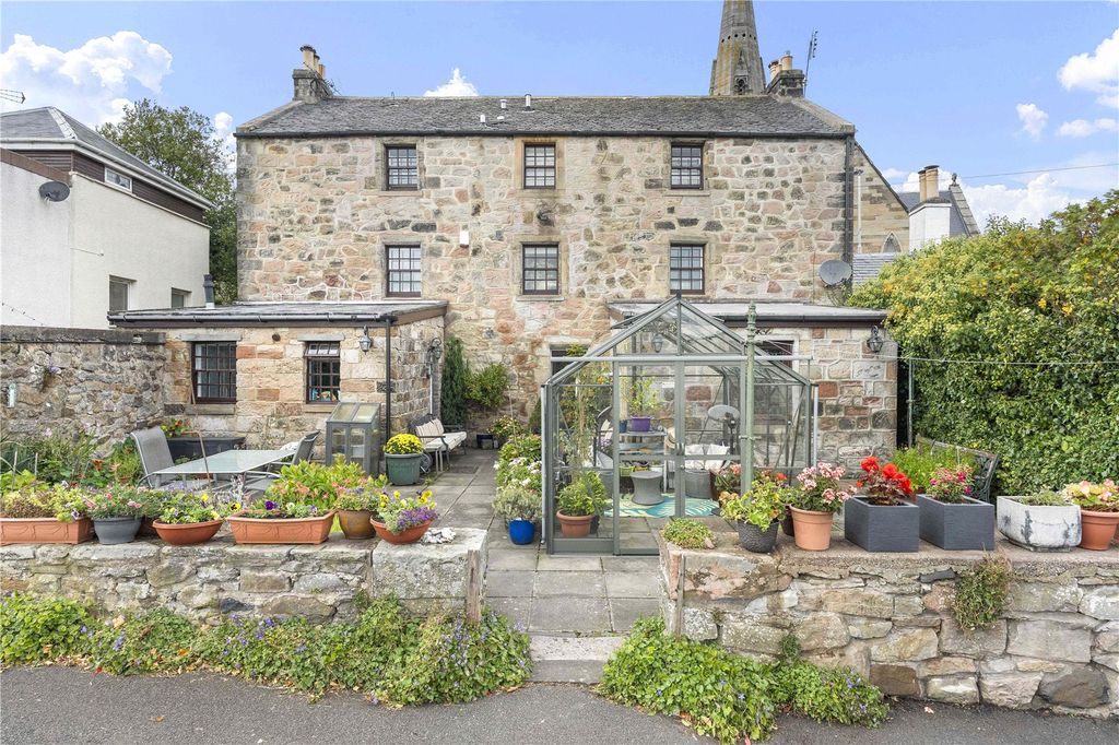 Property photo 3 of 30 Castle House 3