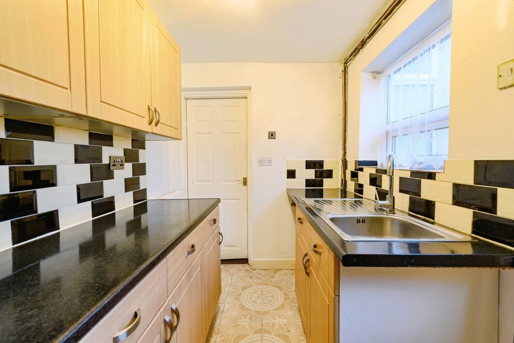 Property photo 3 of 17 Photo