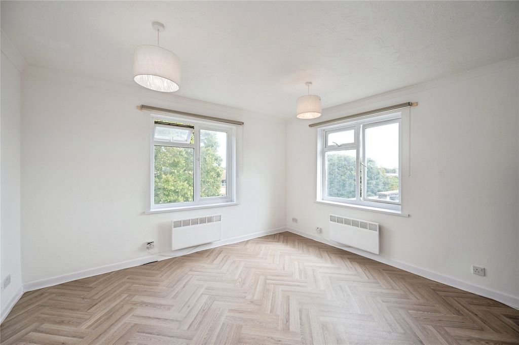 Property photo 2 of 12 Picture No. 33