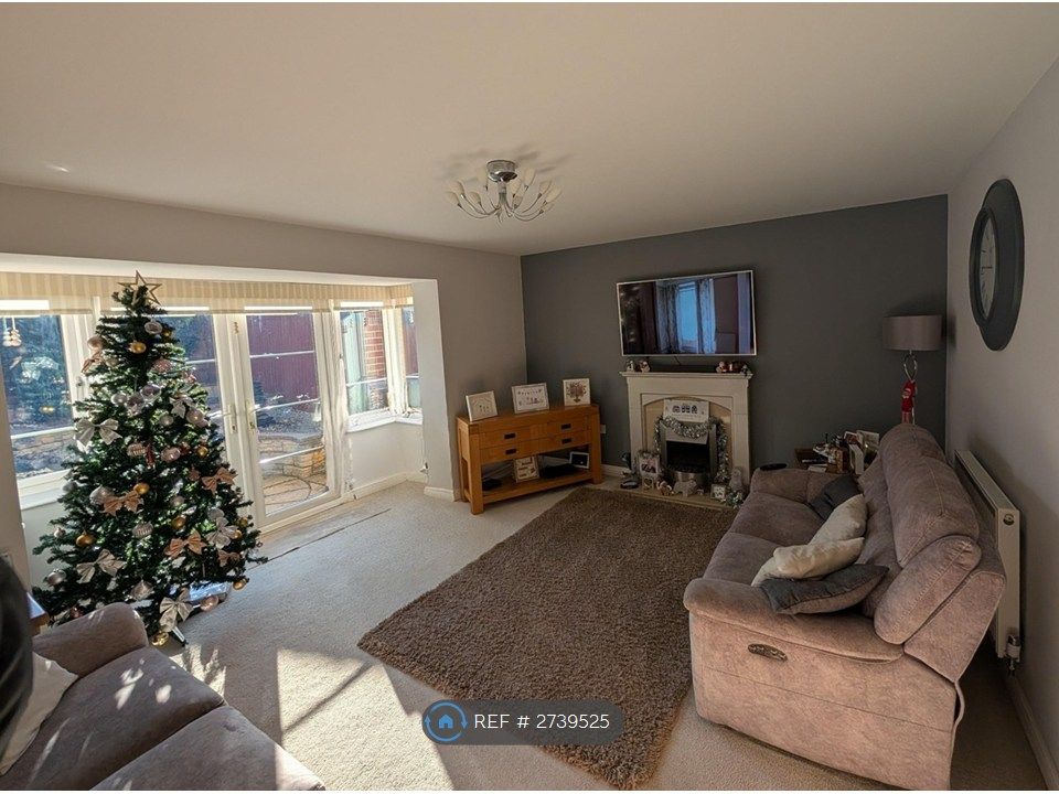 Property photo 3 of 15 Lounge