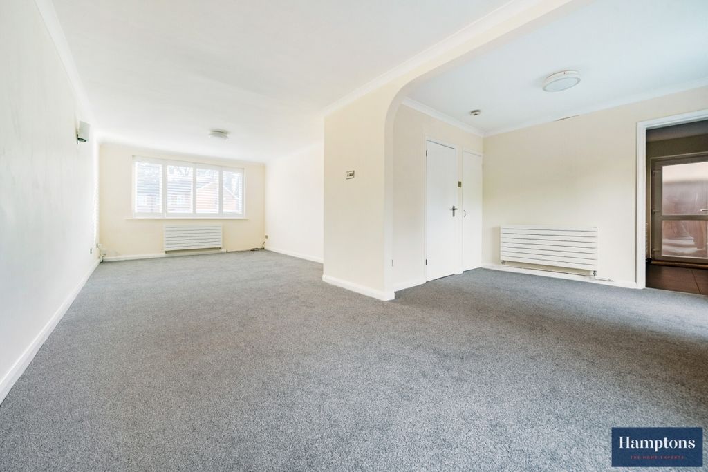 Property photo 3 of 12 Park Drive