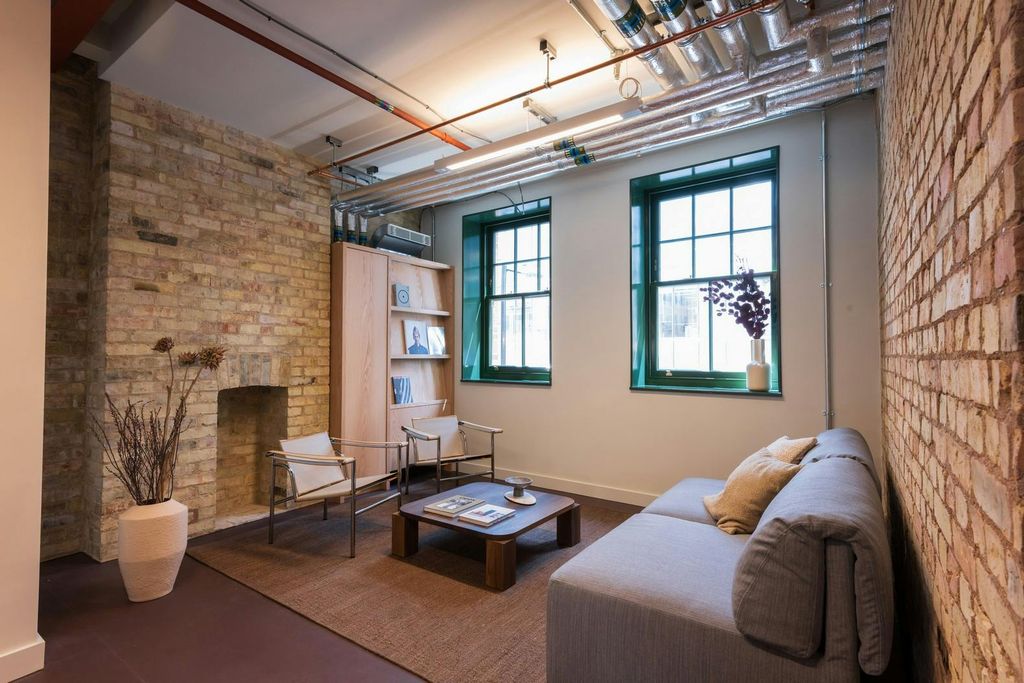 Property photo 3 of 12 Breakout Space