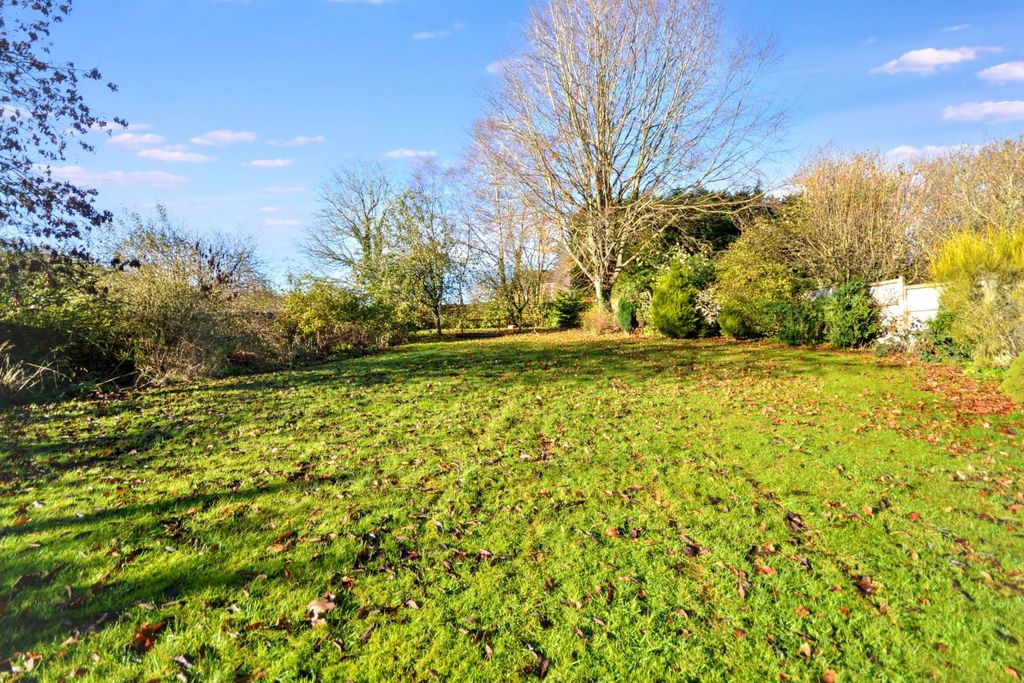 Property photo 2 of 27