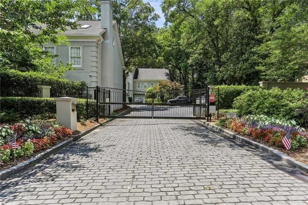 Property photo 1 of 30