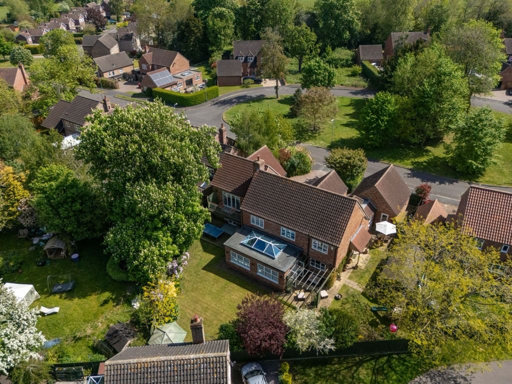 Property photo 3 of 52 7ee0E724-3575-44E2-80d5-744B85d7Daf0