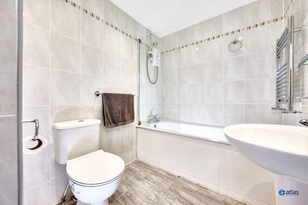 Property photo 2 of 13 Bathroom