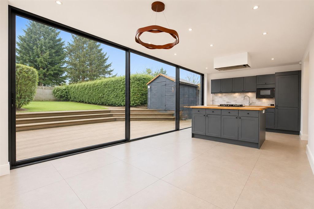 Property photo 2 of 19 F6F9Cf2d-d510-4134-84Fd-Ddff85Cf4d9c.Png