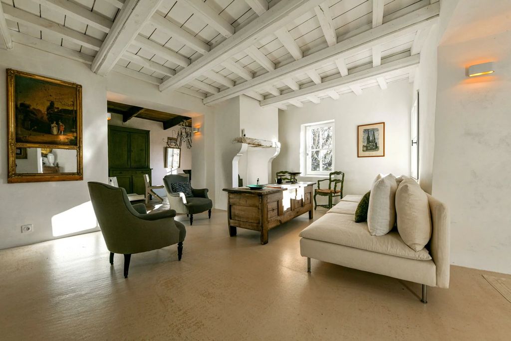 Property photo 3 of 31