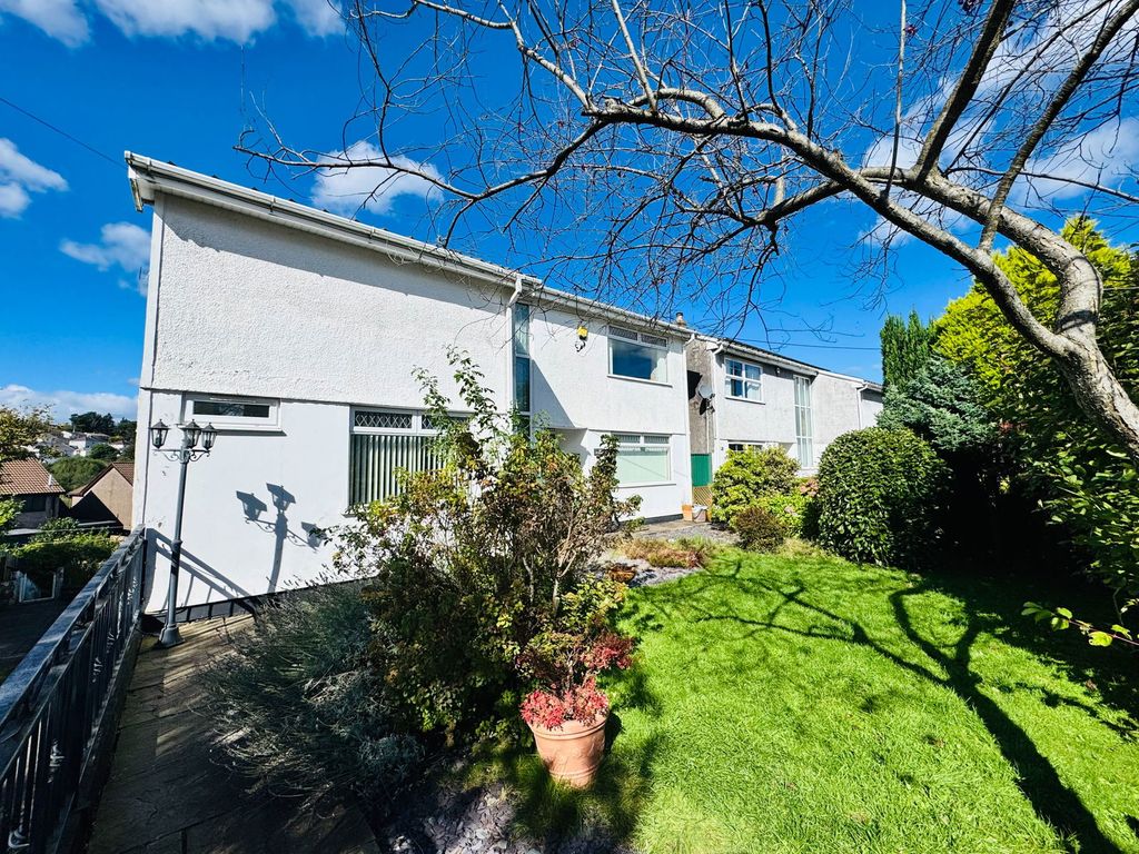 Property photo 3 of 46