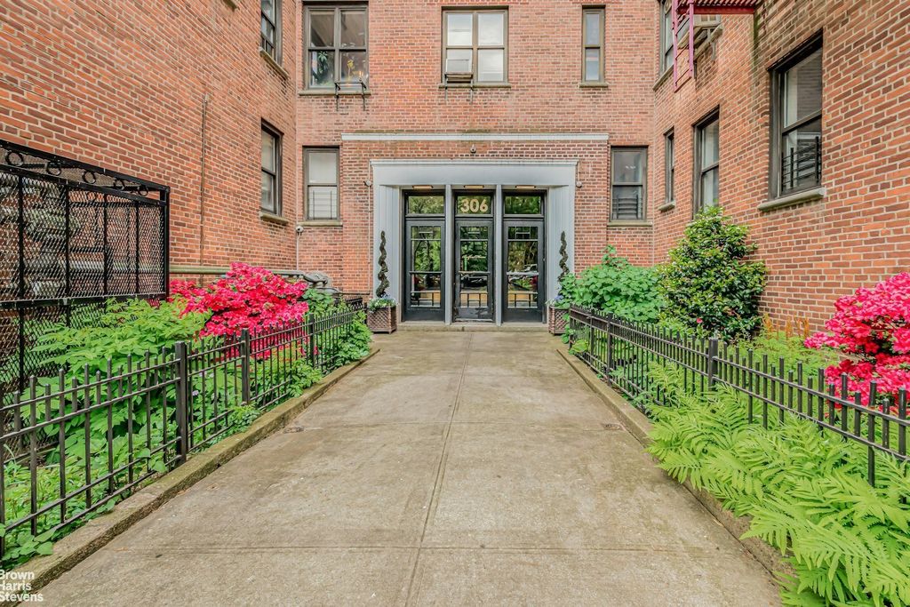 Property photo 1 of 2