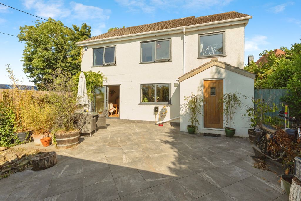 Property photo 3 of 20 Patio In Garden