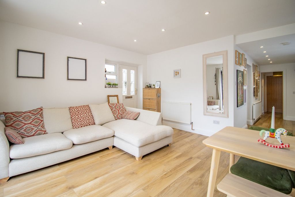 Property photo 3 of 15 5123077