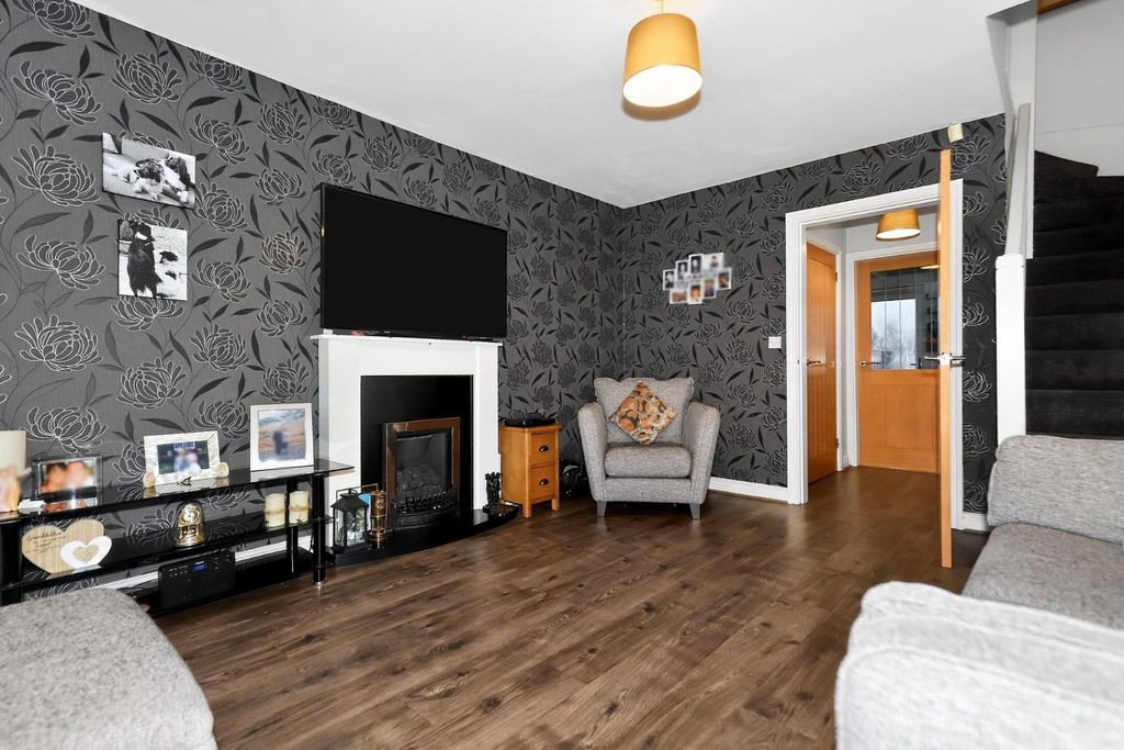 Property photo 2 of 17 Picks-0013.Jpg