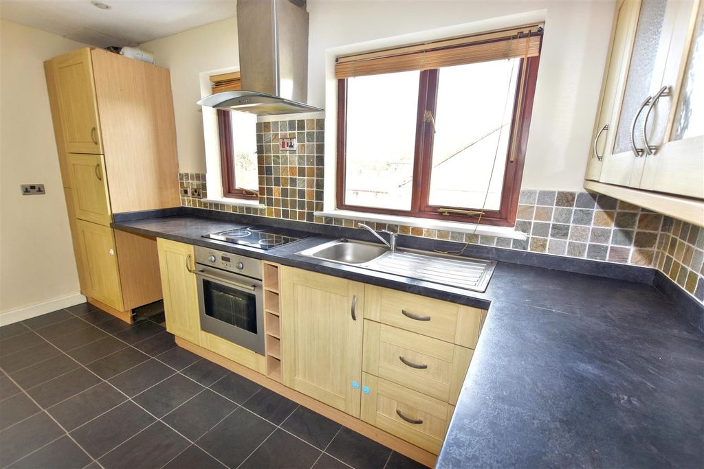 Property photo 2 of 21 Dsc_9858.Jpg