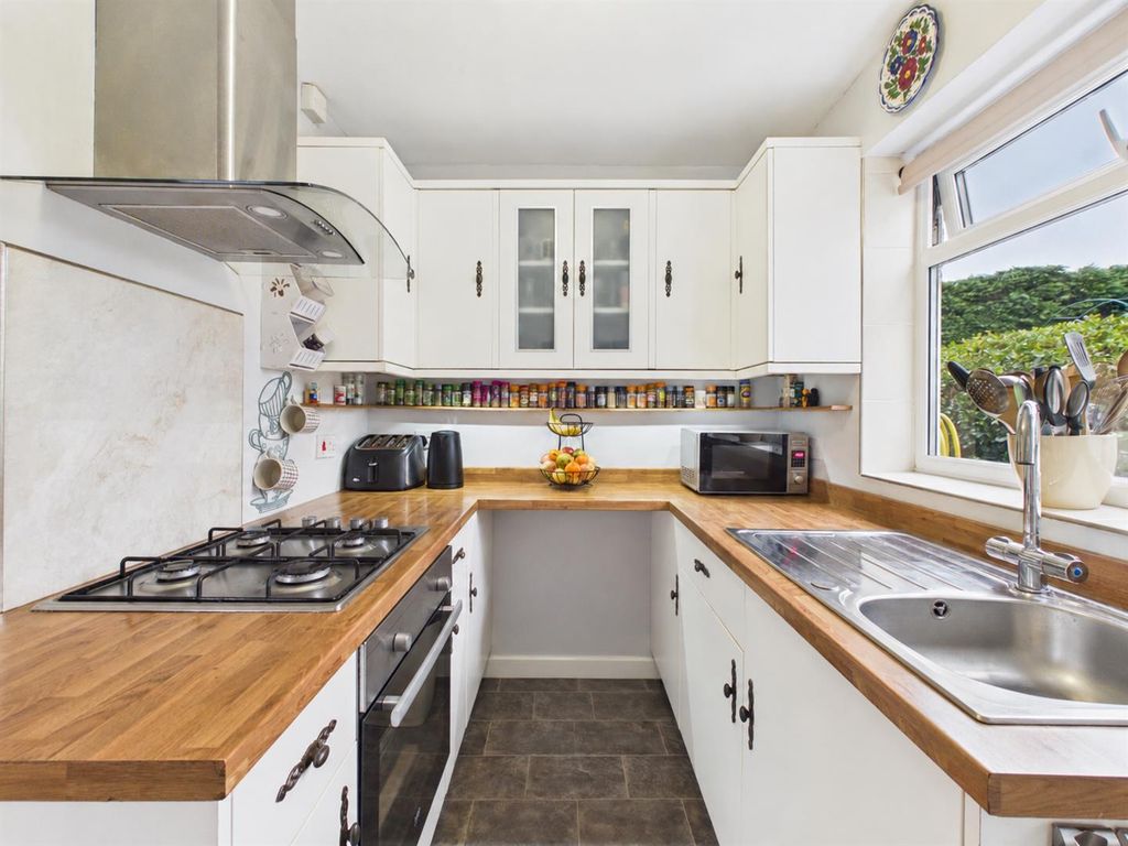 Property photo 3 of 24 Murrenkitchenbinremoved.Png