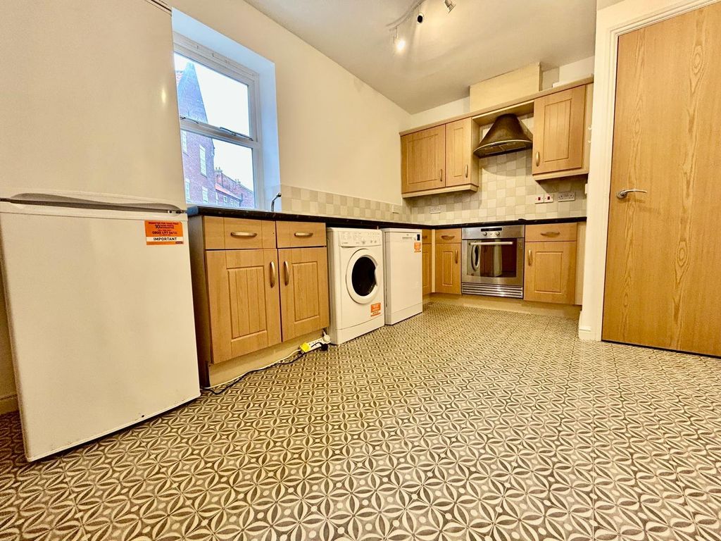 Property photo 3 of 9 Kitchen