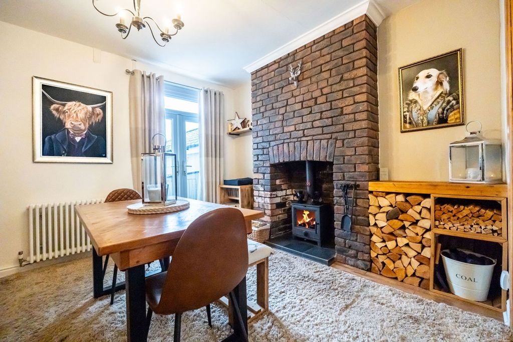 Property photo 2 of 34