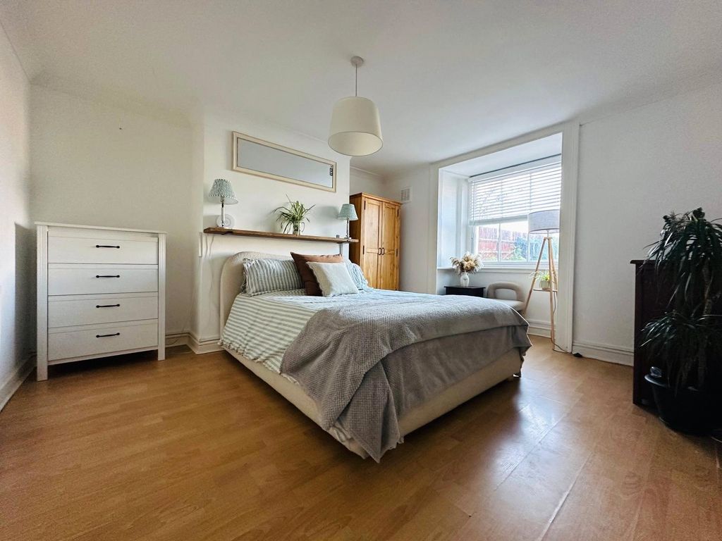 Property photo 3 of 18 Picture 3