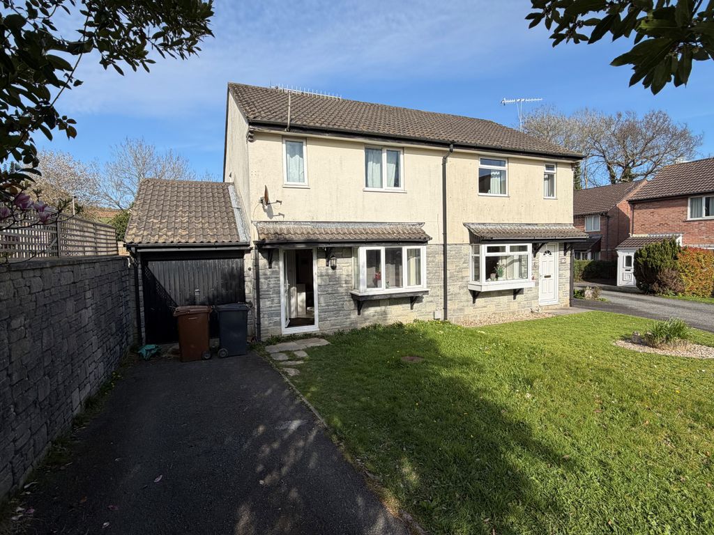 Property photo 1 of 8 2