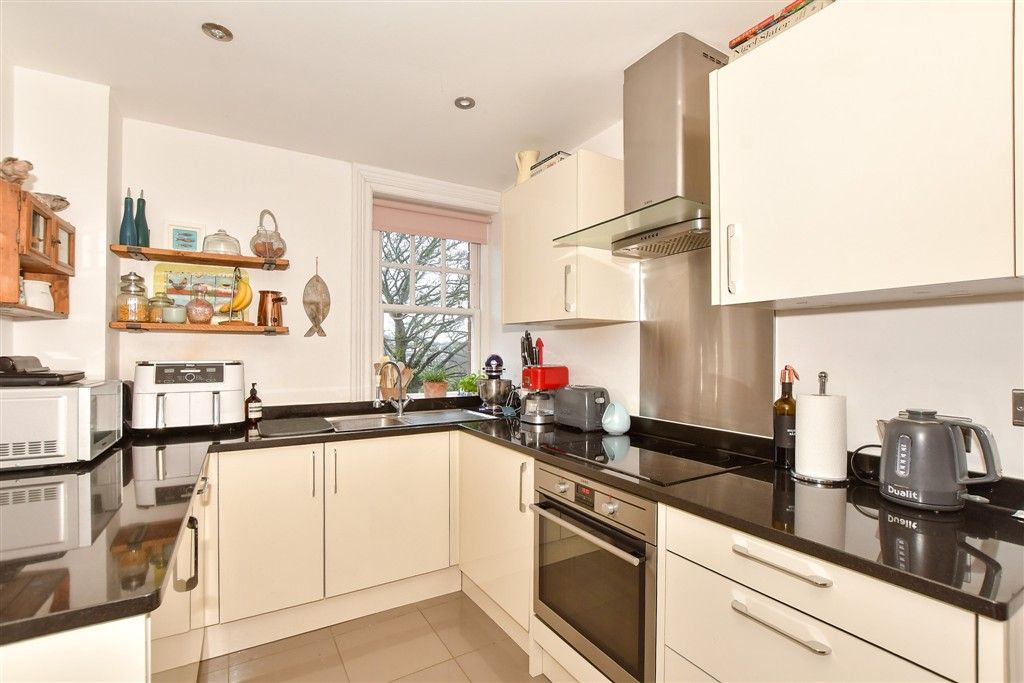 Property photo 3 of 9 Kitchen