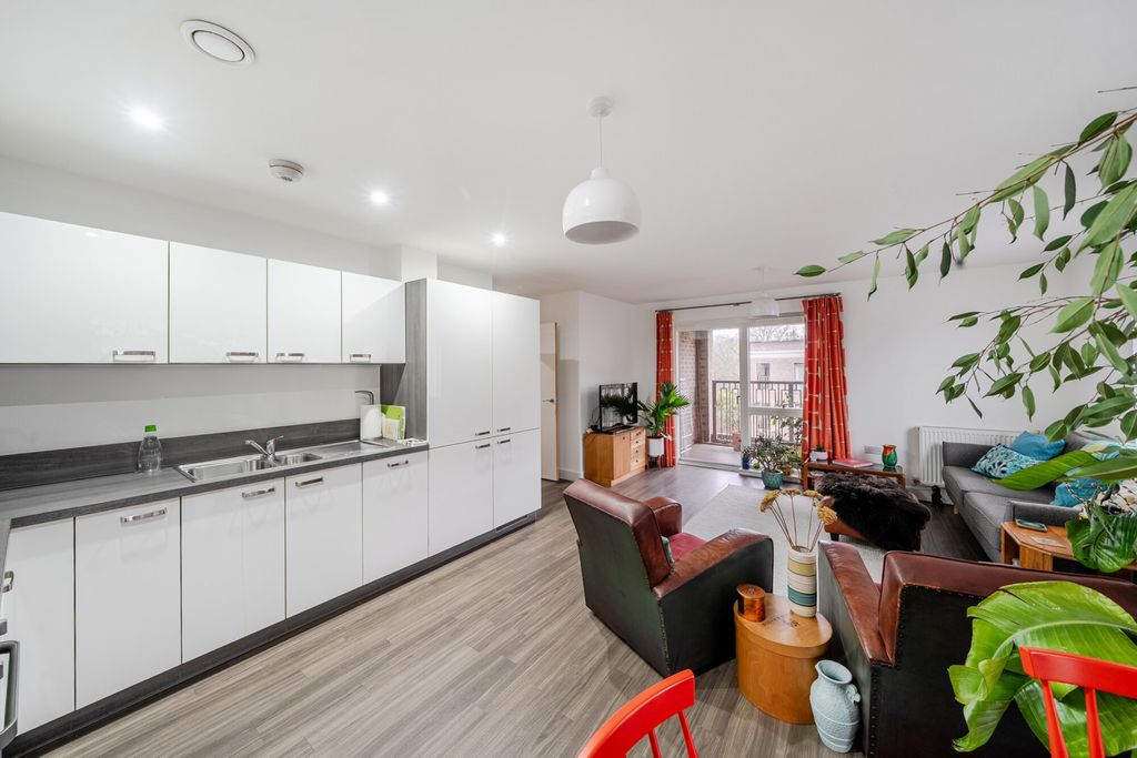 Property photo 3 of 16 Reception