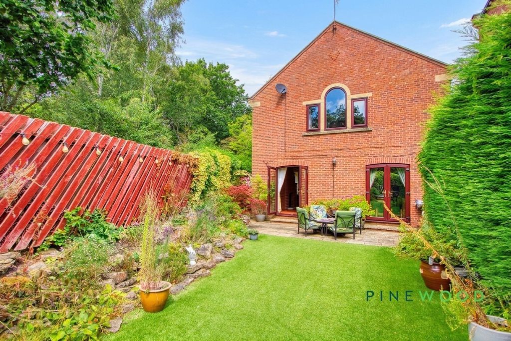 Property photo 2 of 40 Gable End