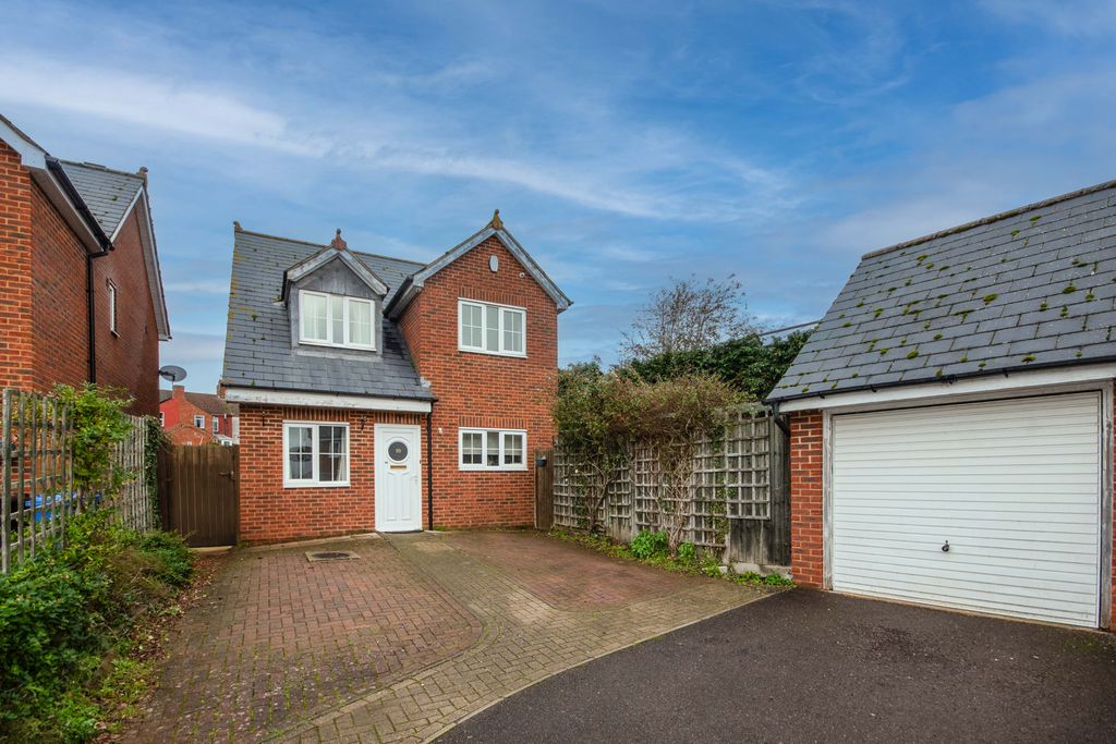 Property photo 1 of 11 Front