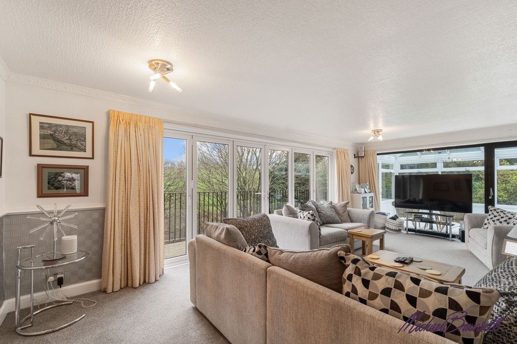 Property photo 3 of 33