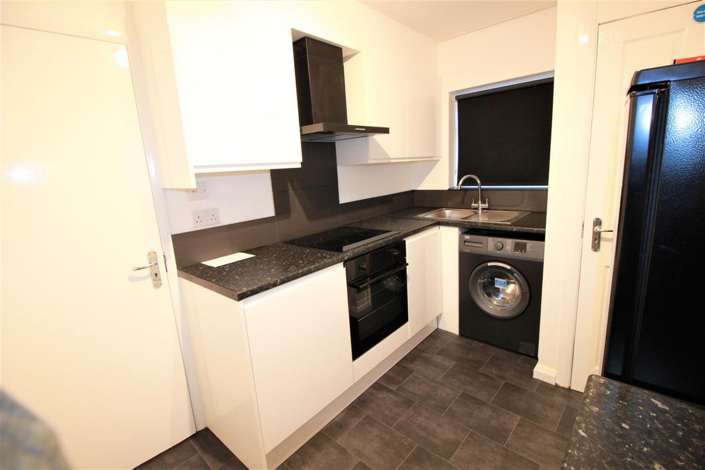 Property photo 1 of 9 Kit.Jpg