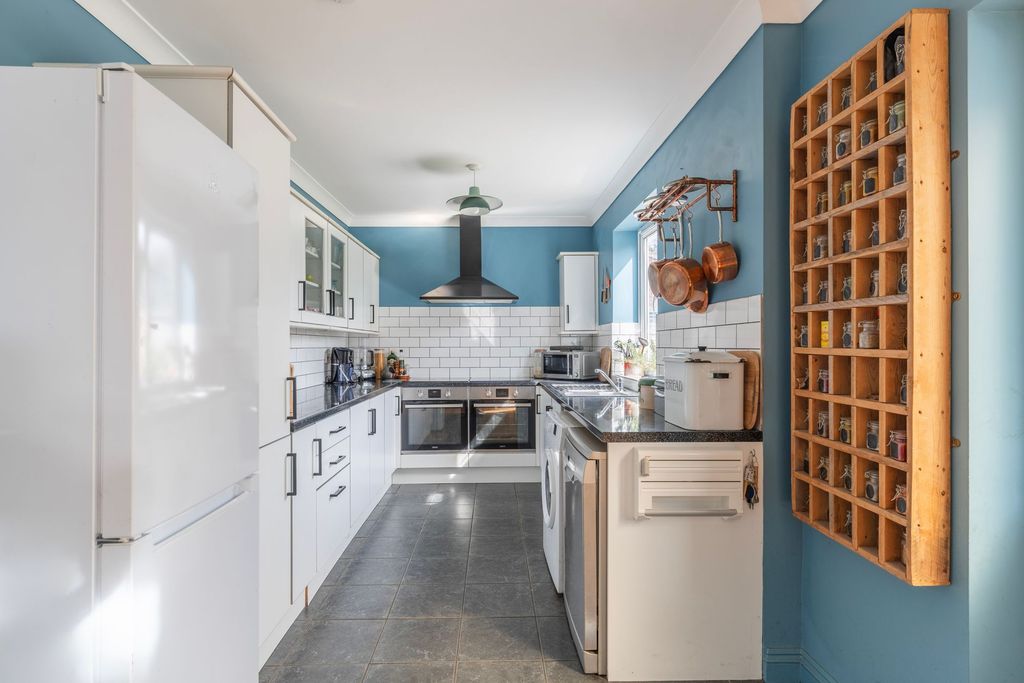 Property photo 2 of 23