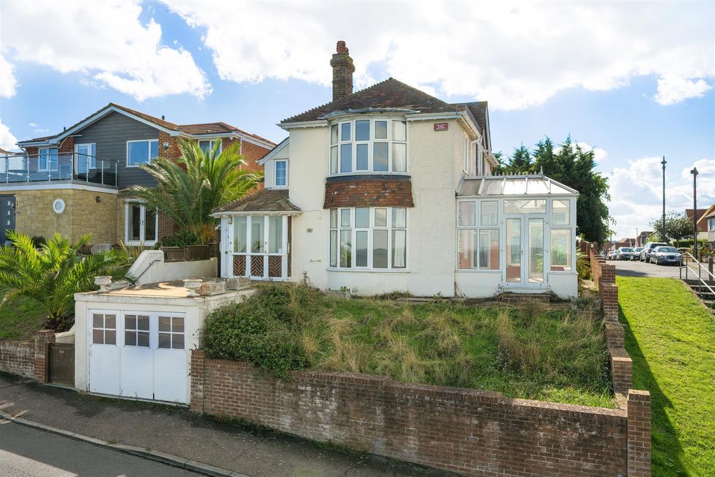 Property photo 1 of 25 Western Esplanade, Herne Bay