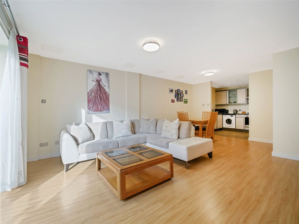 Property photo 2 of 18 Picture No. 12